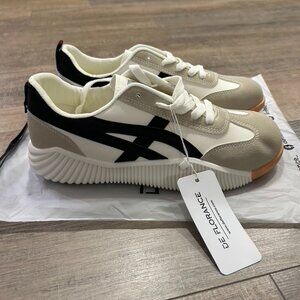 NWT Deflorance Sneakers, White and Black, 10-10.5, fits like a 10